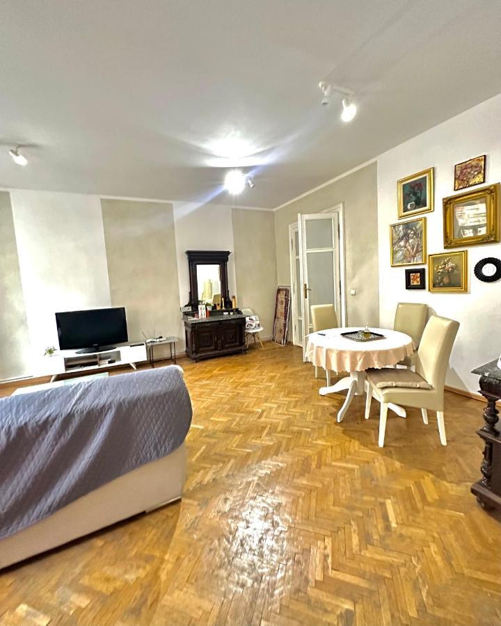 Charming Apartament Center *